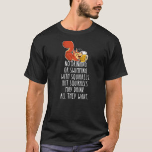 Es ist ein Eichhörnchen, das weder trinkt noch sch T-Shirt
