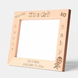 Es ist ein Girl Baby Rattle Name 10 x 8 Foto Geätzte Rahmen