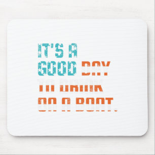 Es ist ein guter Tag, auf einem eigenen Boot zu tr Mousepad