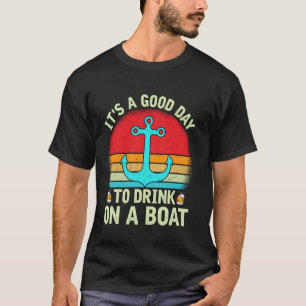 Es ist ein guter Tag, um auf einem Boot zu trinken T-Shirt