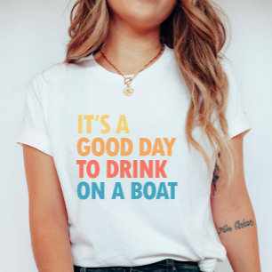 Es ist ein guter Tag, um auf einem Boot zu trinken T-Shirt