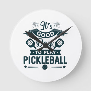 Es ist ein guter Tag, um Pickleball zu spielen Runde Wanduhr