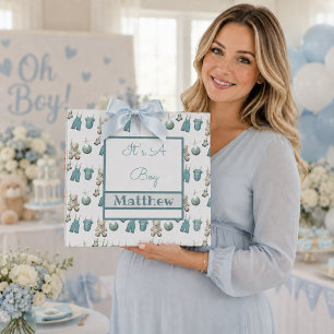Es ist ein Junge Kleiderleine Name Baby  Geschenkpapier