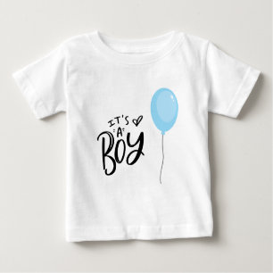 Es ist ein Junge mit blauem Ballon Baby T-shirt