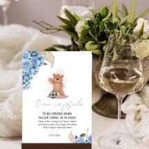 Es ist ein Junge tragen niedlichen blauen Baby Dus