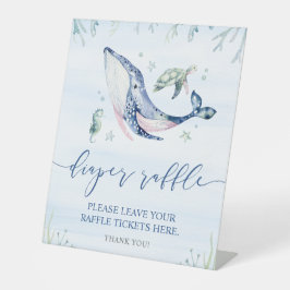 Es ist ein Junge unter dem Meeresabwascher Sockelschild