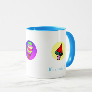 Es ist ein kleiner Junge Tasse