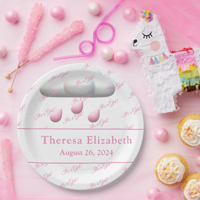 Es ist ein Mädchen, das sich eine Babydusche anpas Pappteller (Party)