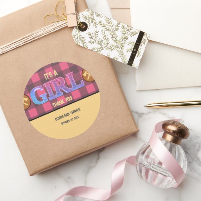 Es ist ein Mädchen Rustic Lumberjack Flannel Baby  Runder Aufkleber (Schenken)