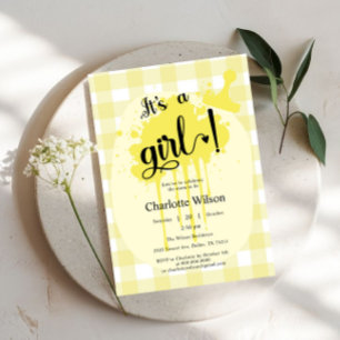 Es ist ein Mädchen Süße Pastellgelbe Gingham-Baby- Einladung
