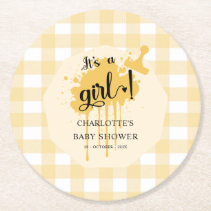 Es ist ein Mädchen Süße Pastellorange Gingham-Baby Runder Pappuntersetzer