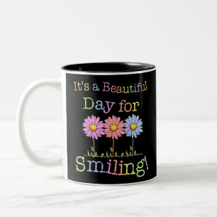 Es ist ein schöner Tag für lächelnd Grafik - Zwei- Zweifarbige Tasse
