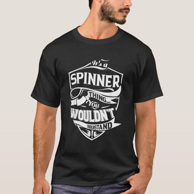 Es ist ein SPINNER-Thesen T-Shirt (Vorderseite)