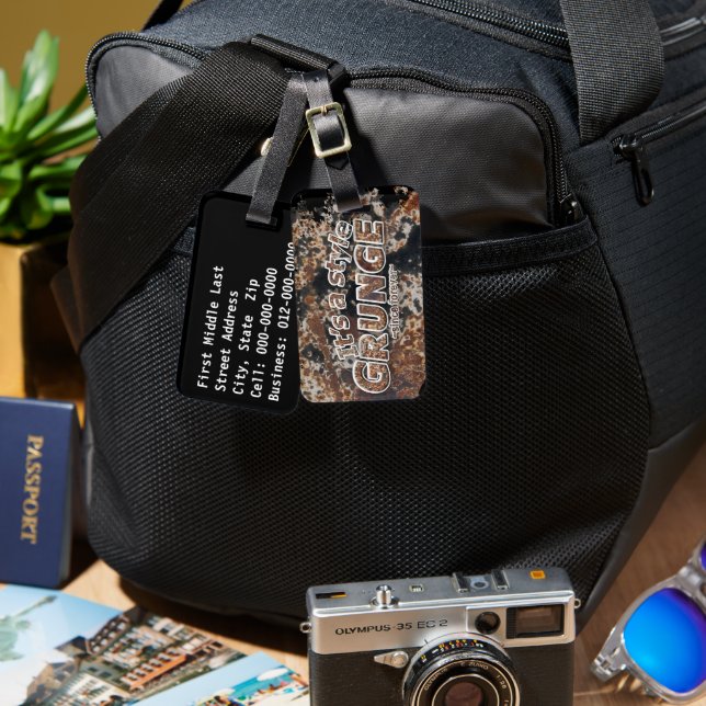 Es ist ein Stil GRUNGE Rusty Letters Gepäckanhänger (Vorderseite & Rückseite)