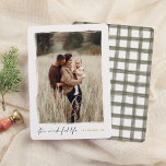 Es ist ein wunderbares Leben | Elegantes Weihnacht Folien Feiertagskarte<br><div class="desc">Geben Sie Ihren Weihnachtskarten ein Glanzlicht mit Goldfolie, Silber oder Rose! Mit dieser eleganten Weihnachtskarte aus echter Folie erleben Sie die Magie der Saison. Ihr Portrait-Foto wird durch einen handbemalten, weißen Rahmen mit rauen, künstlerischen Kanten gerahmt und verleiht ihm einen einzigartigen, handgefertigten Look. Unter dem Foto ist "It’s a Wonderful...</div>