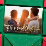 Es ist ein wunderbares Leben GOLD Weihnachtsfest F Folien Feiertagskarte<br><div class="desc">Es ist ein wunderschönes Foto-Card-Script in Echtzeit-GOLD,  das Ihren Lieben Stil wünscht. Ihr Foto auf der Rückseite oder das aktuelle Sicherungsmuster. Funky Calligraphy script style. Schreibstil. Großes Foto. Glückliches,  festliches Design. Es ist ein wunderbares Leben. *REAL PRESSEFOLIE</div>
