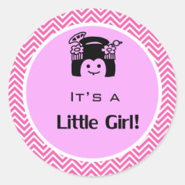 Es ist ein Zickzack Mädchen-Rosa-Aufkleber. Geburt Runder Aufkleber