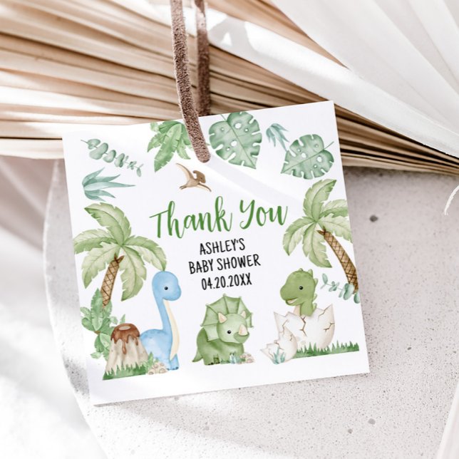 Es ist eine Baby-Dinosaurier-Kinderdusche Geschenkanhänger (Von Creator hochgeladen)