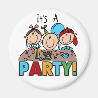 Es ist eine Geburtstagsparty T - Shirt und Geschen Magnet