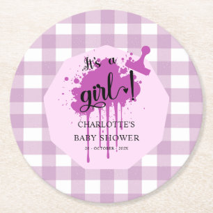 Es ist eine Girl Niedlich Pastel Lila Gingham Baby Runder Pappuntersetzer