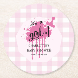 Es ist eine Girl Niedlich Pastel Pink Gingham Baby Runder Pappuntersetzer