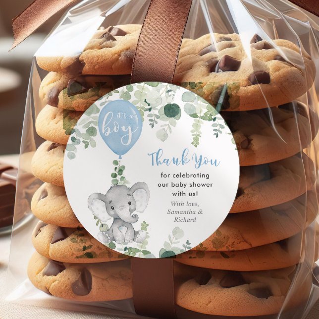 Es ist eine junge Elefantenballon-Grüne Babydusche Runder Aufkleber (Von Creator hochgeladen)