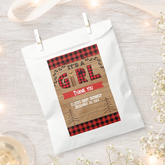 Es ist eine Karierte Mädchendusche aus Rustikal-Ho Geschenktütchen (Ausgeschnitten)