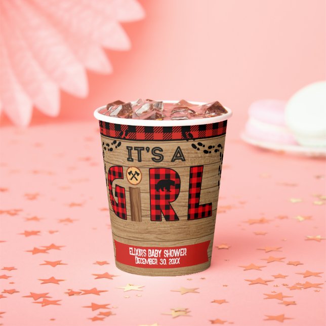 Es ist eine Karierte Mädchendusche aus Rustikal-Ho Pappbecher (Insitu)