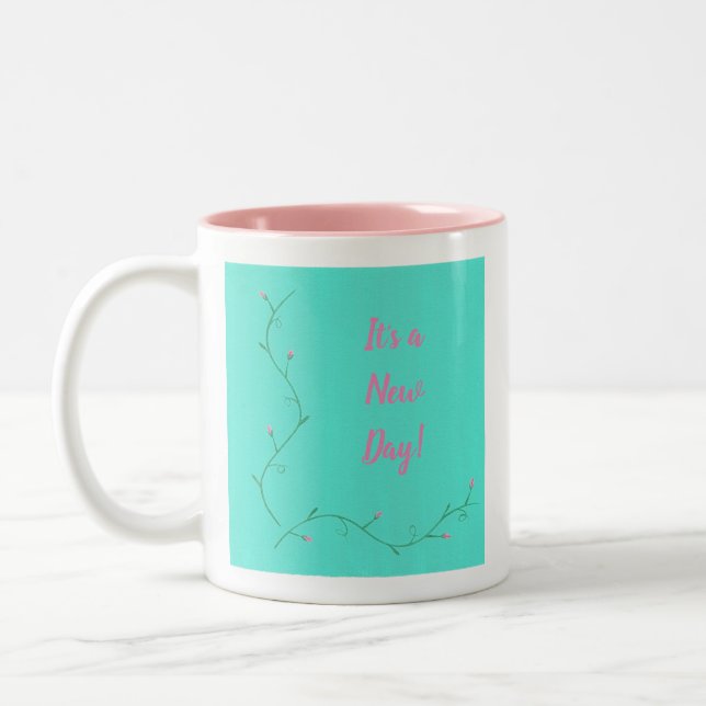 Es ist eine neue rosa Blume Buds Affirmation Zweifarbige Tasse (Links)