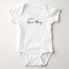 Es ist eine Zwillings-Sache | Süßes passendes Zwil Baby Strampler