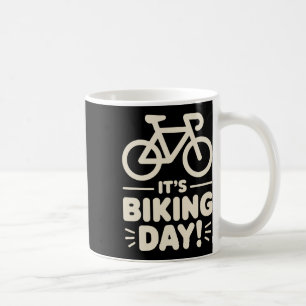 Es ist Fahrrad-Tag Radfahren Outdoor-Straßenfahrer Kaffeetasse