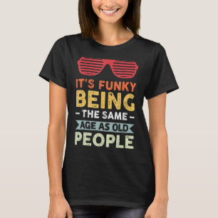 Es ist funky, das gleiche Alter wie alte Menschen T-Shirt