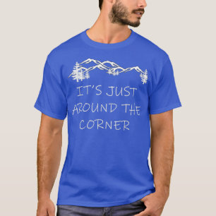 Es ist gleich um die Ecke Wandern Bergsteigen T-Shirt