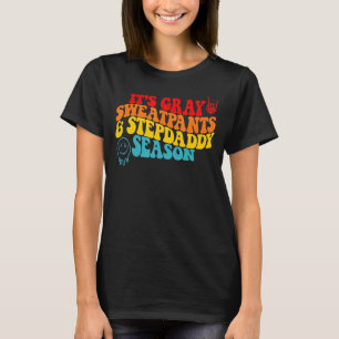 Es ist graue Sweatpants & Stepdaddy-Saison T-Shirt