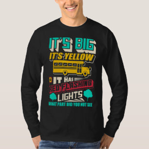 Es ist groß, es ist gelb, hat rote blinkende Licht T-Shirt