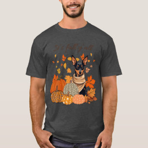 Es ist Herbst ihr Zwergpinscher mit Kürbissen und T-Shirt
