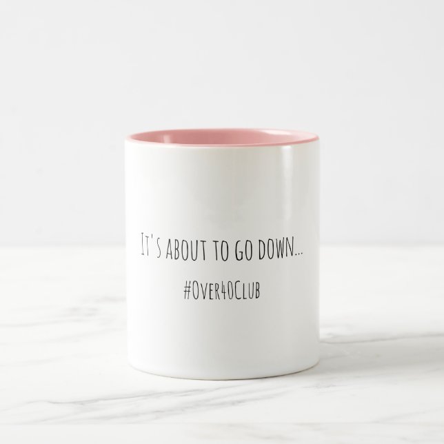 Es ist im Begriff, die Kaffee-Tasse abzubauen Zweifarbige Tasse (Mittel)