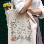 Es ist immer Vintage Tea-Time-Alice im Wunderland Tragetasche<br><div class="desc">Design bietet einen Mix aus eigenen, von Hand gezeichnet Originalfloralen und Kunstwerken. Wir haben die Vintagen Illustrationen der ikonischen Alice im Wunderland akribisch restauriert, indem wir sie von Hand skizziert und mit wunderschönen Aquarellfarben-Untertönen zum Leben erweckt haben und unsere eigene persönliche Touch hinzugefügt haben. Elegante und Vintage Textiloptionen bereichern dieses...</div>