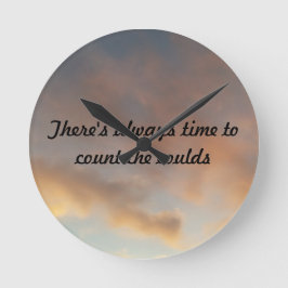 Es ist immer Zeit, die Wolken zu zählen Runde Wanduhr