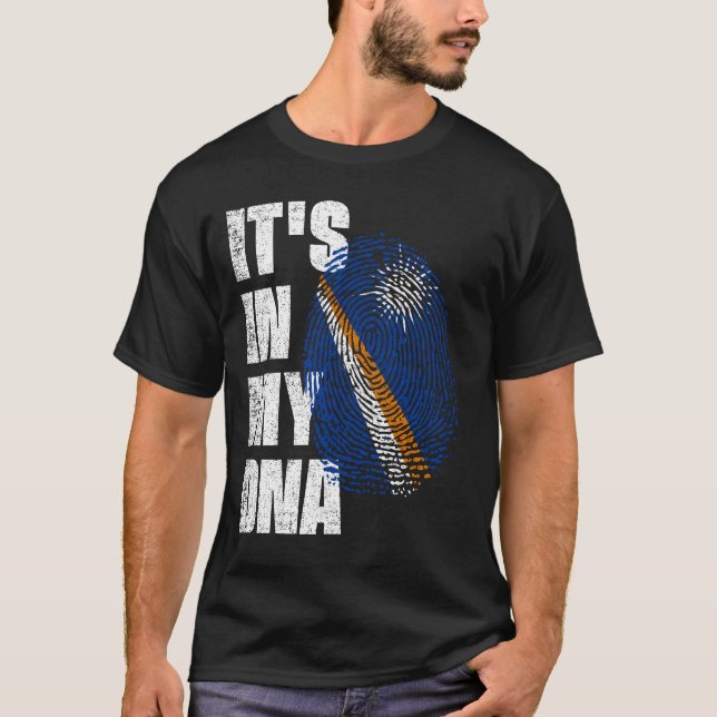 ES IST IN MEINER DNA-MARshall-Inseln-Flagge T-Shirt (Vorderseite)