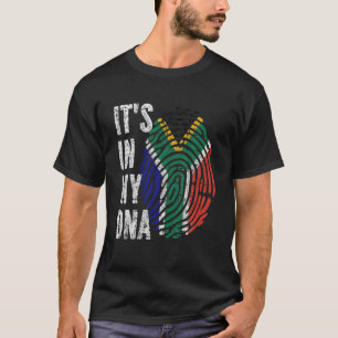 ES IST IN MEINER DNA Südafrikanische Flagge Funny  T-Shirt