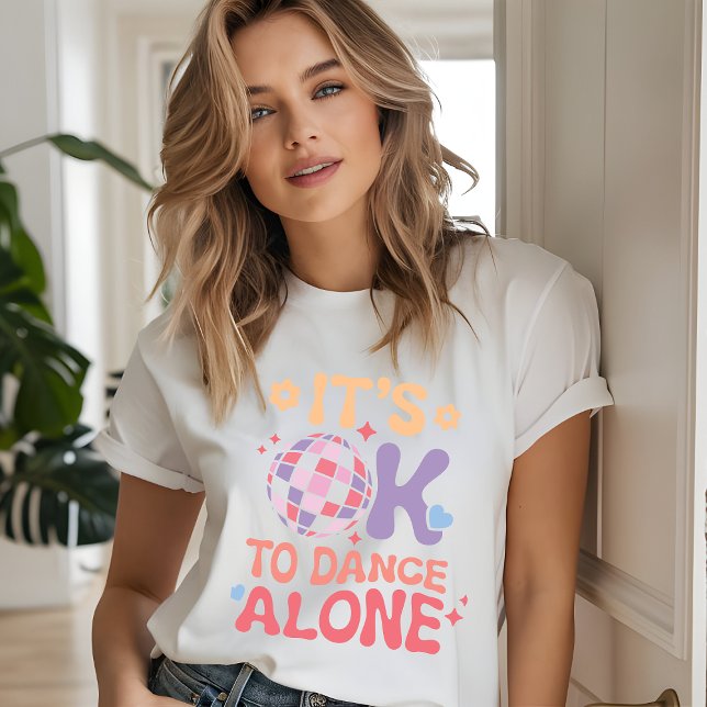 Es ist in Ordnung, allein die lustige Liebe des Si T-Shirt (Von Creator hochgeladen)