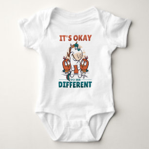 Es ist in Ordnung, anders eingeladen zu sein Baby Strampler