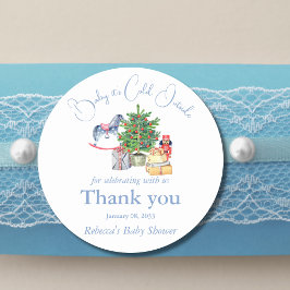 Es ist kalt draußen Weihnachtsbaumdusche Runder Aufkleber