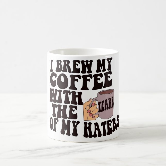 Es ist lustig, dass ich mir den Kaffee mit Hatern  Kaffeetasse (Mittel)