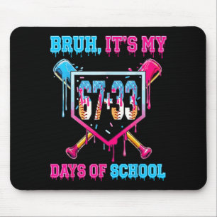 Es ist mein 67 33 Tag in der Schule Baseball Junge Mousepad