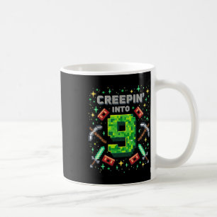 Es ist mein 9. Geburtstag, Junge Gamer schleichen Kaffeetasse
