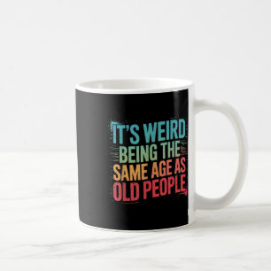 Es ist merkwürdig, das gleiche Alter wie alte Mens Kaffeetasse