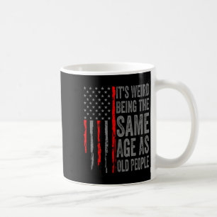 Es ist merkwürdig, das gleiche Alter wie die alten Kaffeetasse