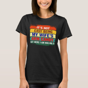Es ist nicht einfach, meine Ehefrau mit Armbonbons T-Shirt